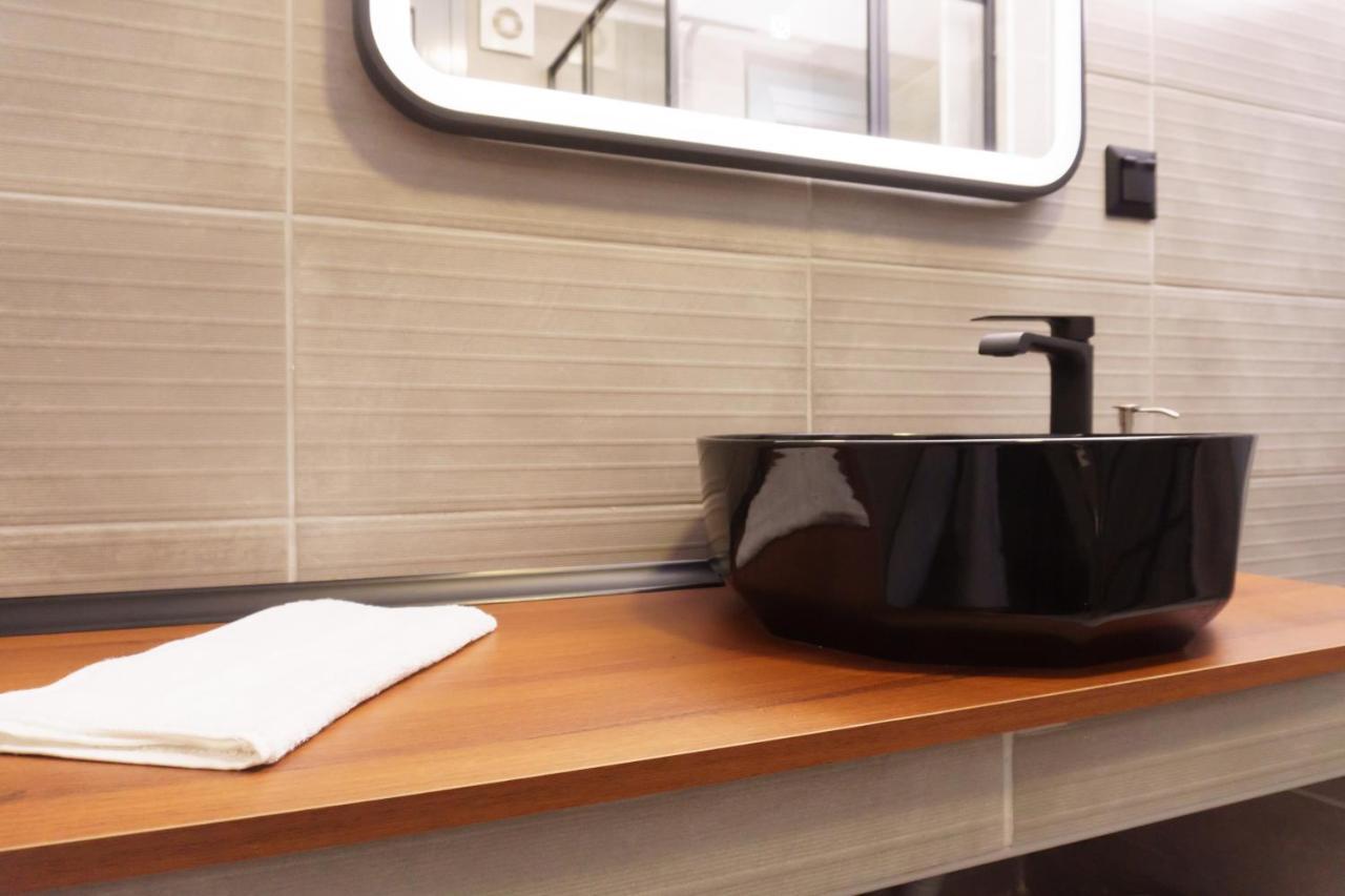 Sani Deluxe Suites Home- Monastiraki Square - Brand New Home เอเธนส์ ภายนอก รูปภาพ